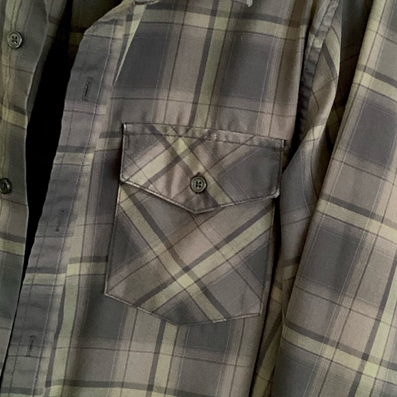 \Hurley\ Men’s Nike Dri-Fit Button Down - Picture 4 of 16